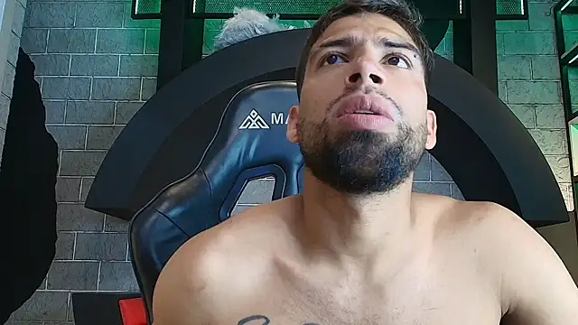 MyStrongSubmissive webcam