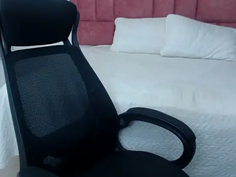 sweetsubmisaxox webcam