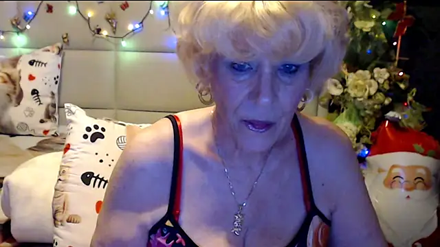 HappyWomanOn webcam