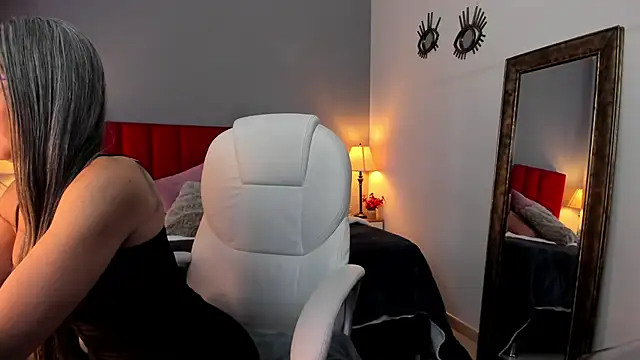 _Nicoletteshea_ webcam