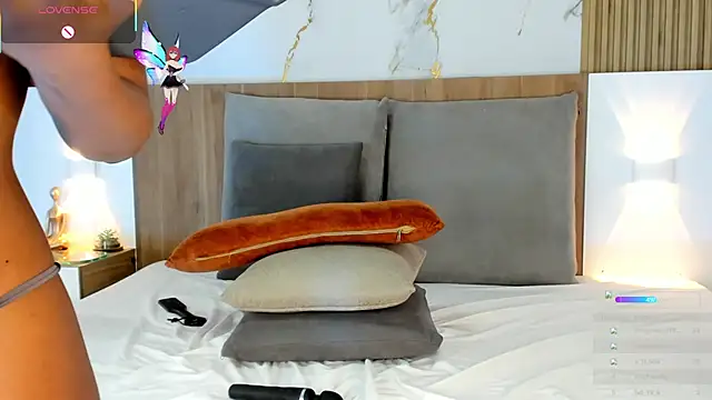 Zhara_Lenoire webcam