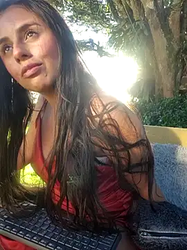 Webcam Model (Lunaluxe1001)  is live.Free join now!