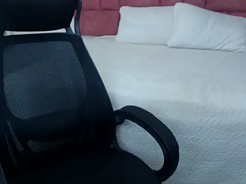 sweetsubmisaxox webcam