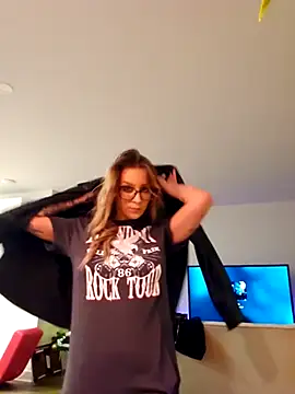 Webcam Model (LilyOrion)  is live.Free join now!