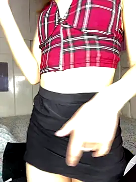 Webcam Model (PrettyAmber)  is live.Free join now!