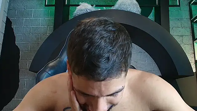 MyStrongSubmissive webcam