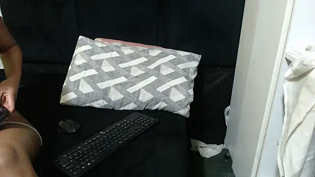 SweetHotBabby18 webcam