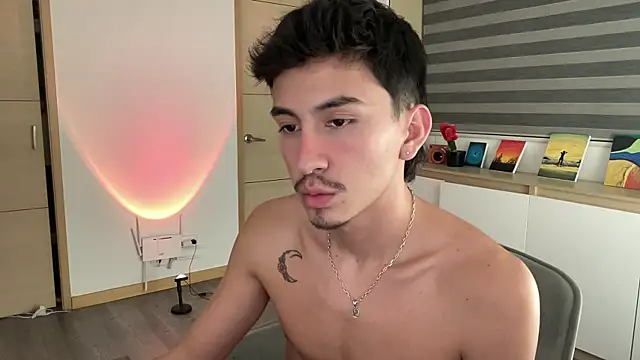 sweettaaron01 webcam