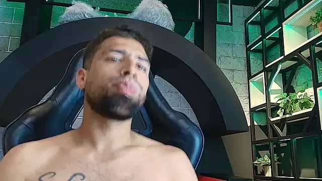 MyStrongSubmissive webcam