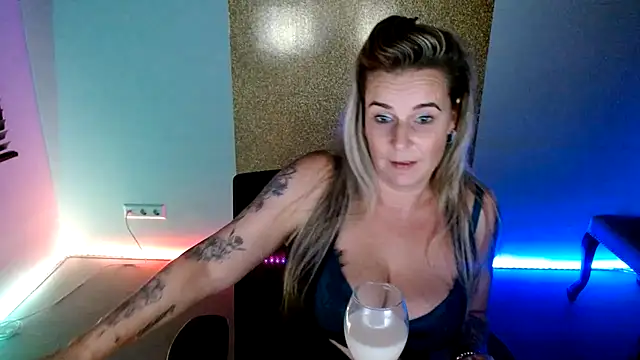 MystiqueMaven webcam