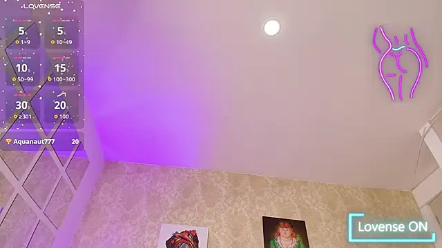 nahomi_blaze56 webcam