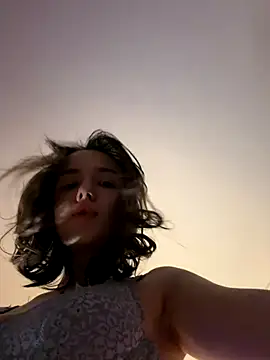 Webcam Model (EmilyWi_) is live