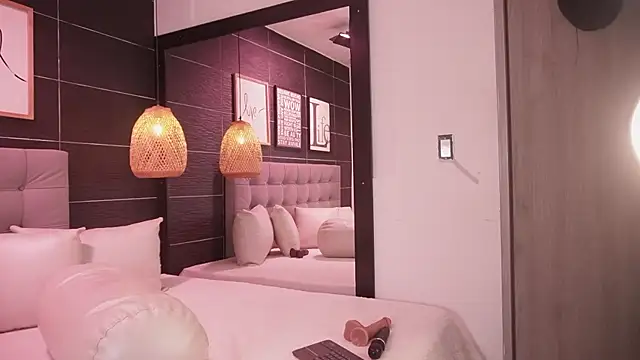 BellaLatinaTS webcam