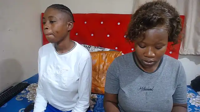 SweetSlenderChoc webcam