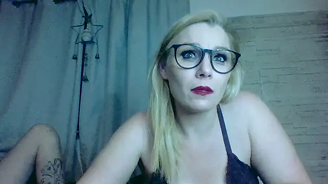 devilsangel13 - DevilsAngel13's free webcam - UK Sex Cams