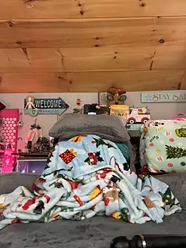 LittleLoftAngel webcam