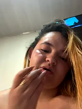 Webcam Model (Naiara_Sex_)  is live.Free join now!