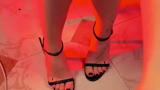 LolaMustaine_ webcam