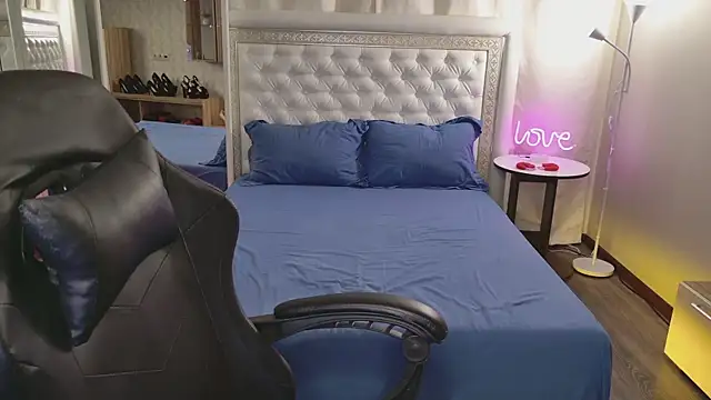 Alice_on_fire webcam