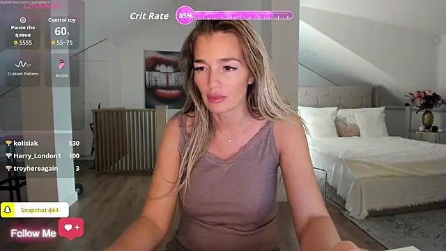 Yourhotqueeen webcam