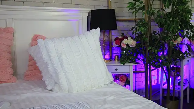 emillybronte (F young) - SQUIRT WITH DOMI