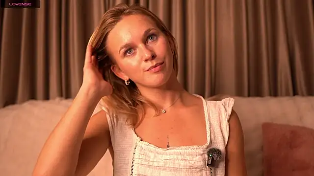 CherryMoan from StripChat is Freechat