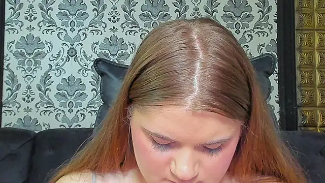 LissaBigTitts webcam