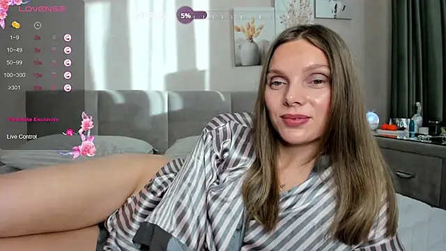 sunny_bunnyx (F young) - Boobs out