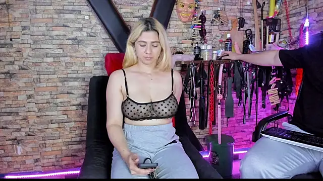 Liltildeman_moon webcam