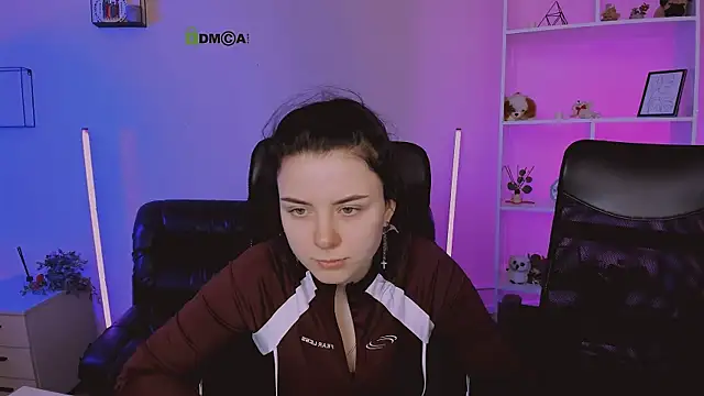 inga_gree (Ask my age) - will hit 5 times with a whip