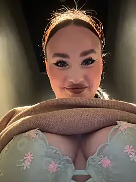 KiraSunshine from StripChat is Freechat