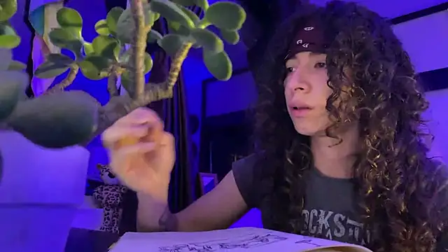 camille_delrey - Camille_delrey's free webcam - UK Sex Cams