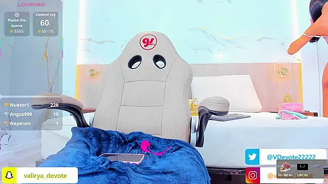 valirya_devote webcam