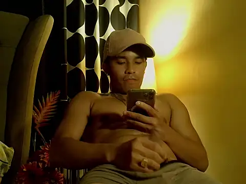 AsianHorseCockOwen webcam