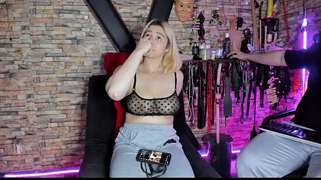 Liltildeman_moon webcam