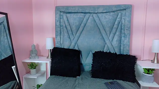 SeraphynLuxora webcam