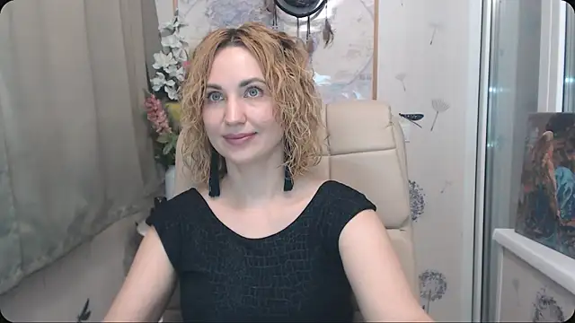 KatrinAlluring webcam