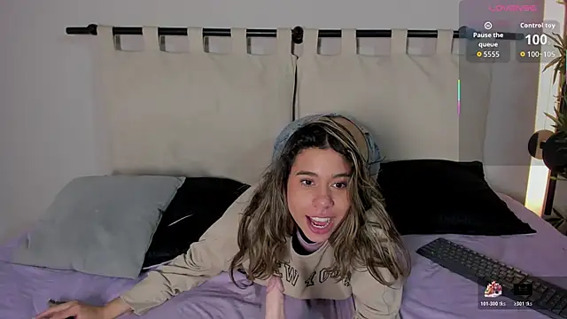 Rachell_criss webcam