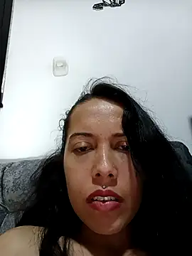 Webcam Model (MiaForever1)  is live.Free join now!