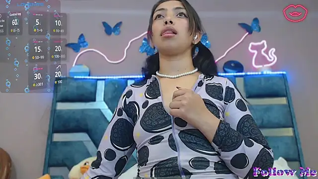 roxan_fox- (F young) - 🎄MASTURBATION WITH FINGERS+PLUG🎁