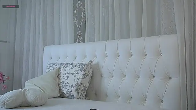 dawnacreman (F teen) - Domi in panties close to pussy