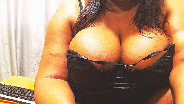 BustyMatureStepmum webcam