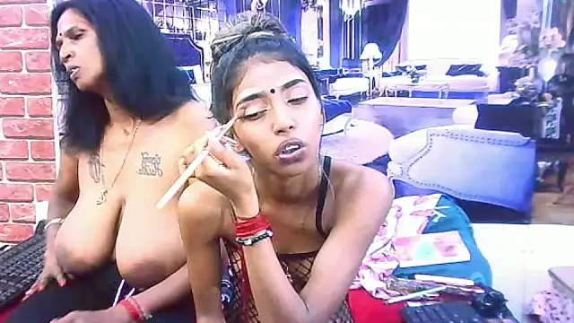 IndianSexySlender webcam