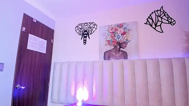 Isabella_Crofts webcam