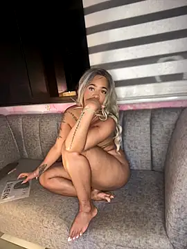 riri_brunnete webcam