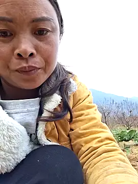 xuxulovezz - Xuxulovezz's free webcam - UK Sex Cams