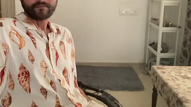 MakeMeAwareAah webcam