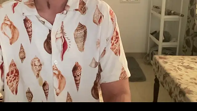 MakeMeAwareAah webcam