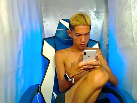 riks_tyler (Ask my age) - christmas cum