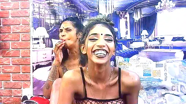 IndianSexySlender webcam